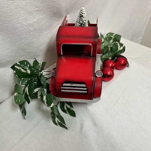 NWT Signature Select Seasons Metal truck with trees! #55 - Picture 3 of 7